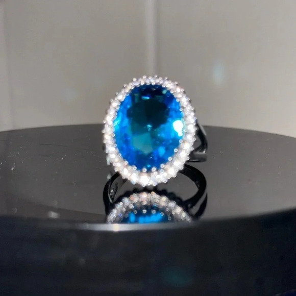 Striking oval 9 carat ocean blue topaz with a cz halo Sterling silver size 7 - Picture 5 of 14